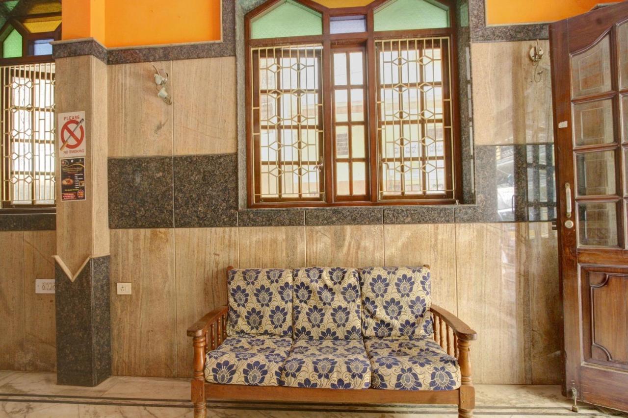 Spot On Radha Krishna Deluxe Lodge Near Cubbon Park Μπανγκαλόρ Εξωτερικό φωτογραφία